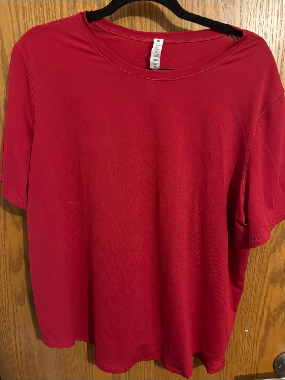 lululemon athletica Women's Red Short Sleeve Tee